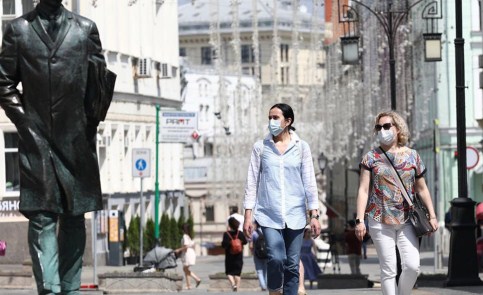 Bota tejkalon 35.2 mln raste me Covid: 4 vendet me rekord infektimesh